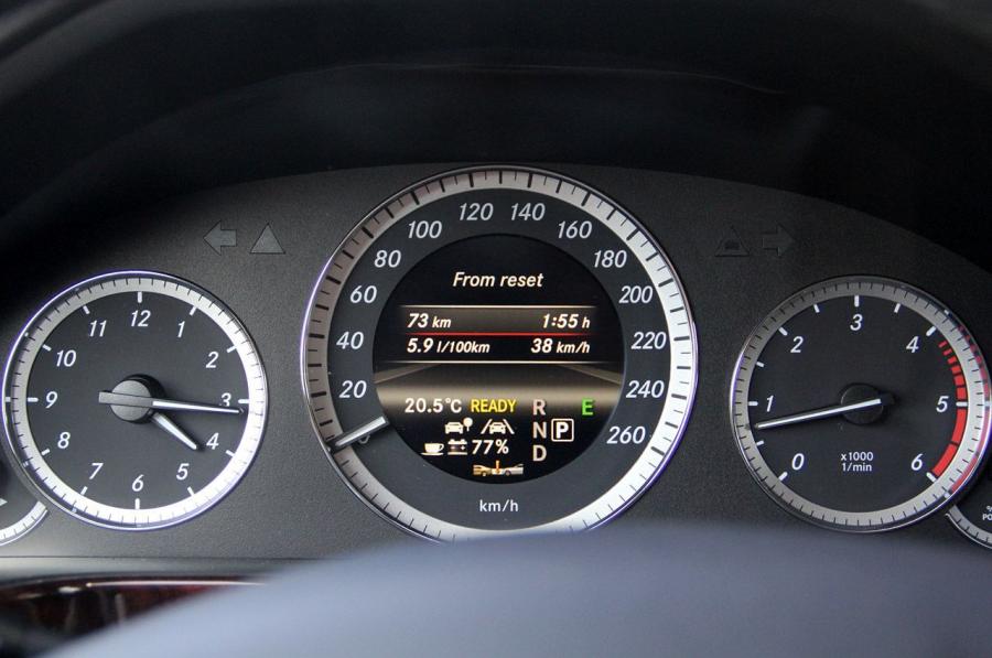  Mercedes-Benz E300 BlueTEC Hybrid 2012 года  (фото 21 из 60)